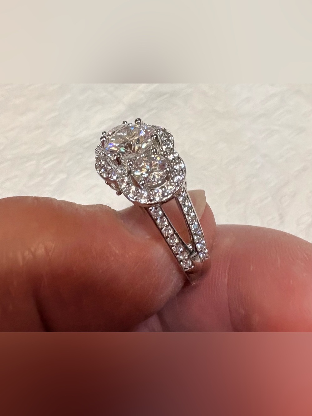 S925 2.2 Carats Moissanite Ring GRA Card & Gift Box (New without tags) size 6 - Picture 13 of 13